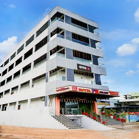 Hotel O Pr Grand Khammam Exteriér fotografie