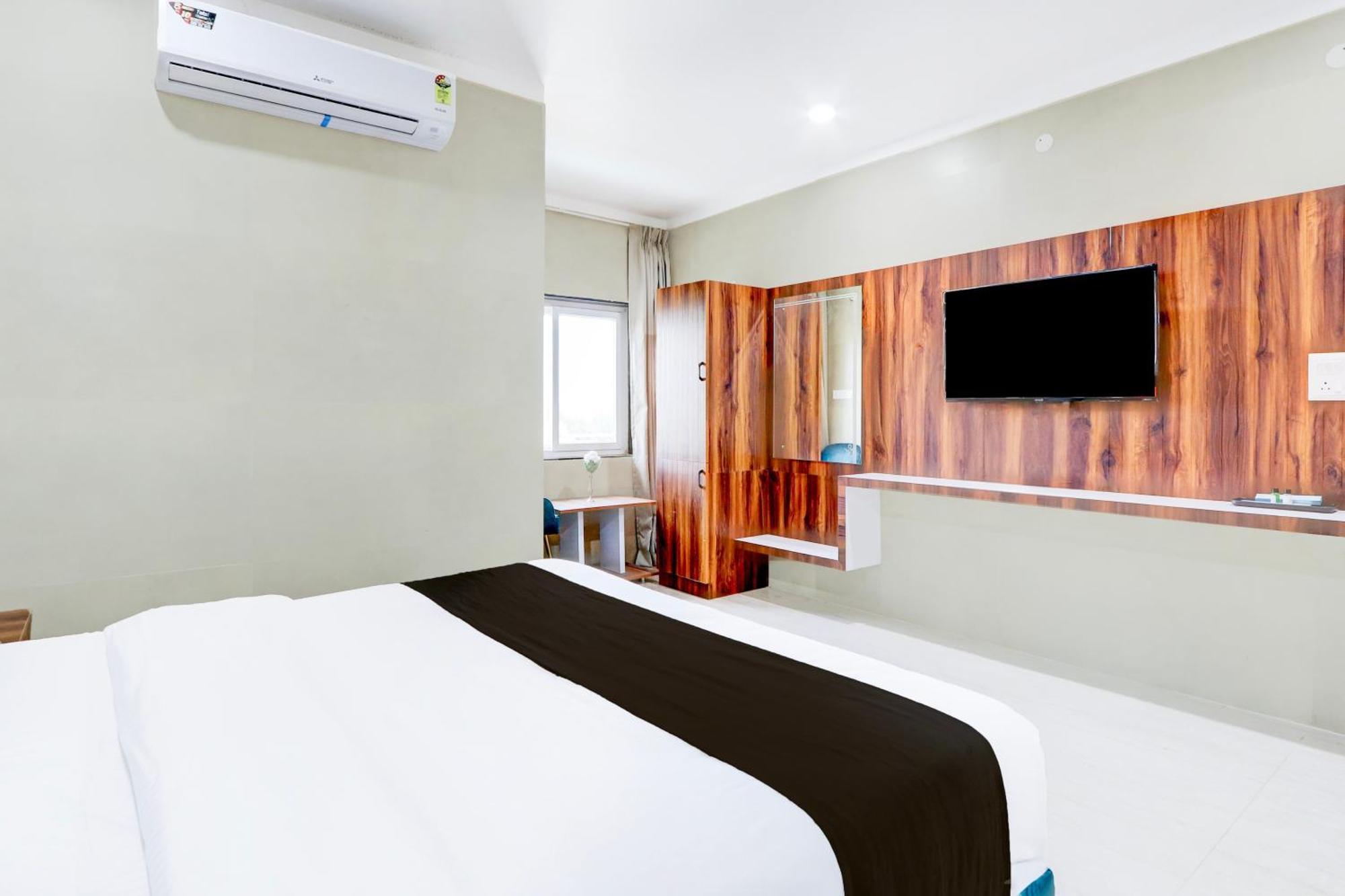 Hotel O Pr Grand Khammam Exteriér fotografie