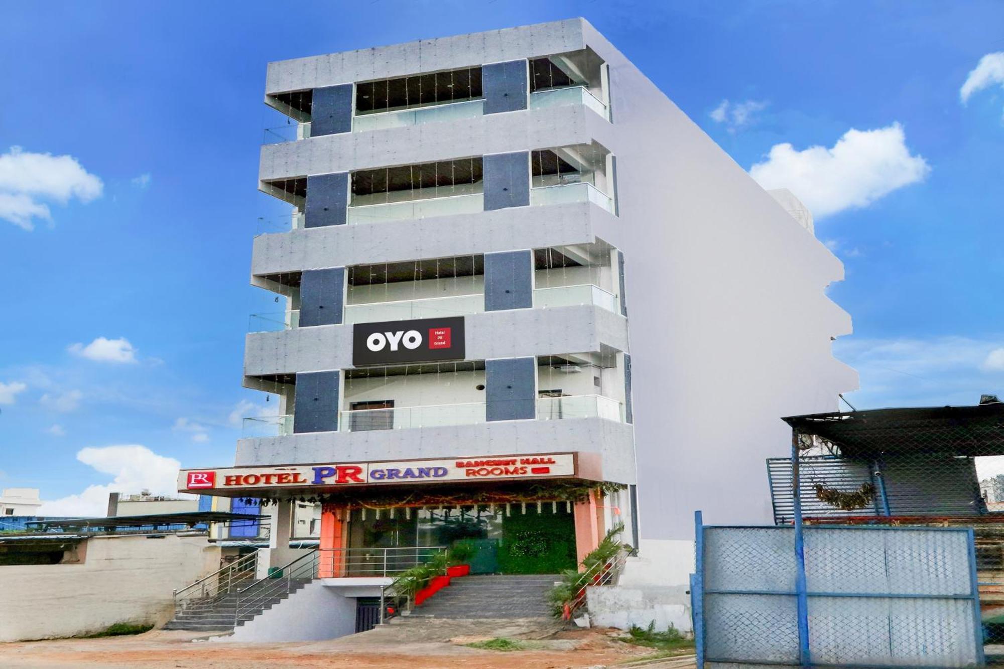 Hotel O Pr Grand Khammam Exteriér fotografie