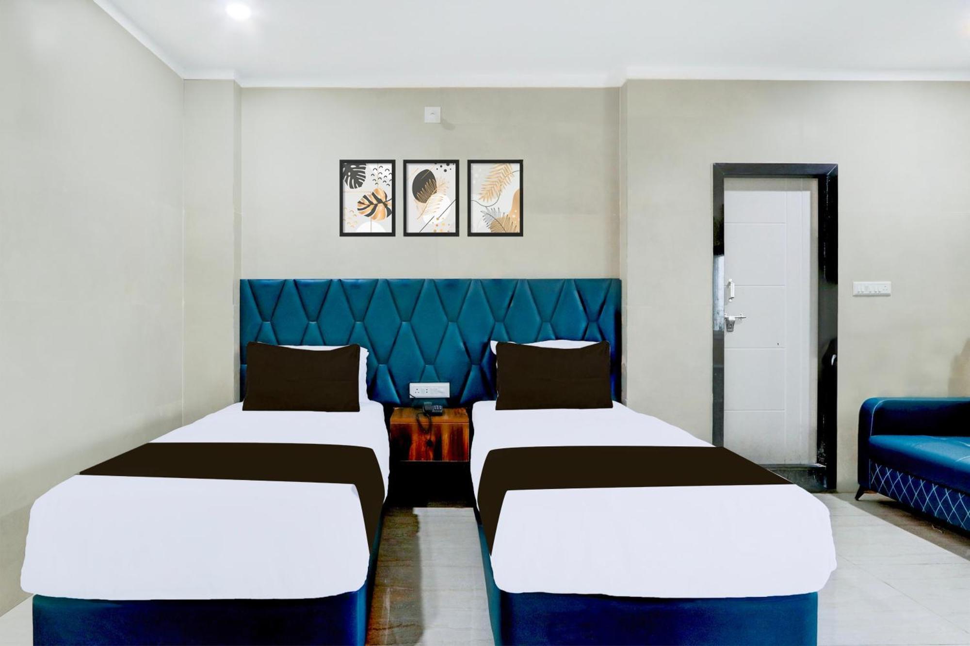 Hotel O Pr Grand Khammam Exteriér fotografie