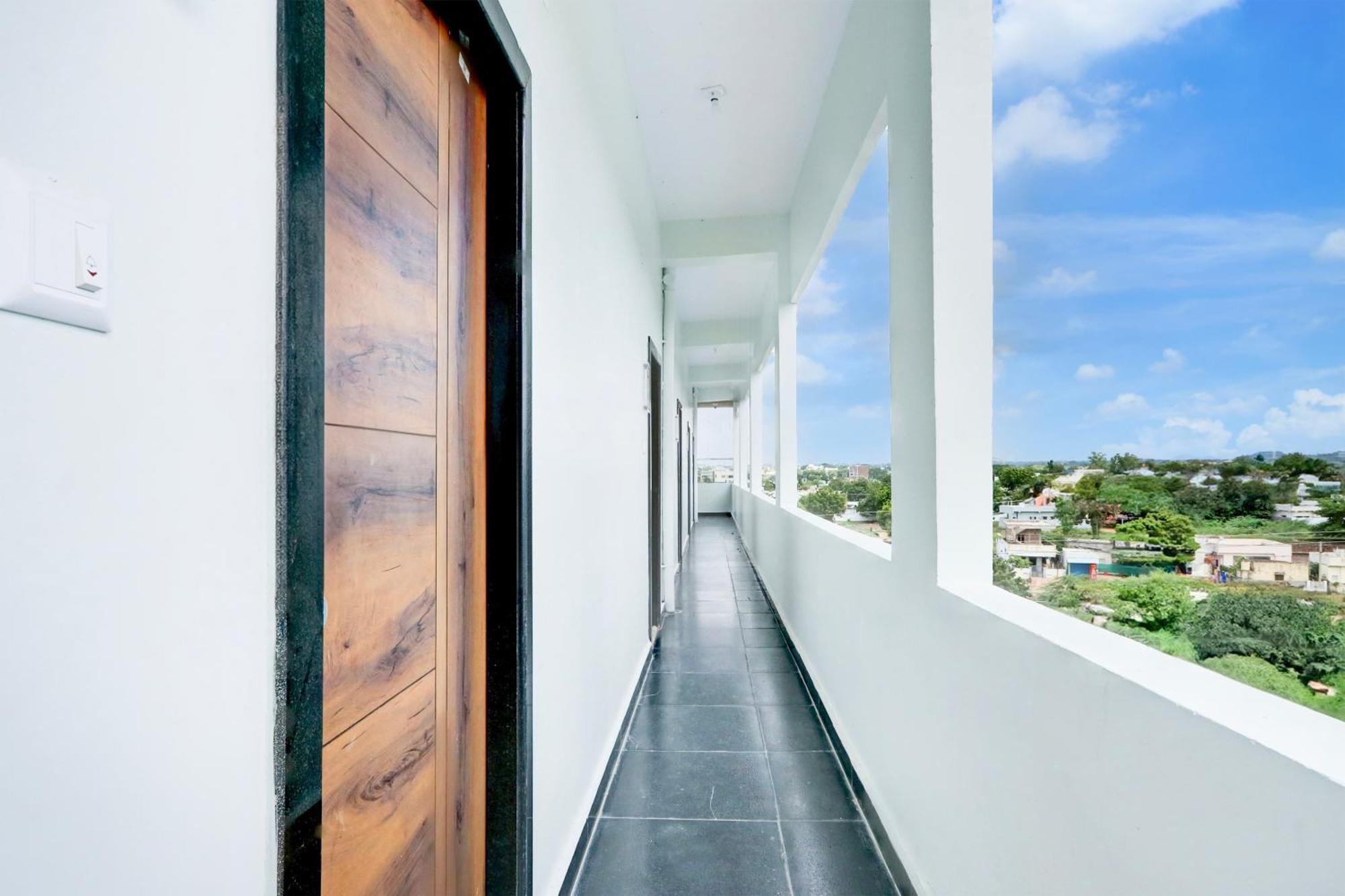 Hotel O Pr Grand Khammam Exteriér fotografie
