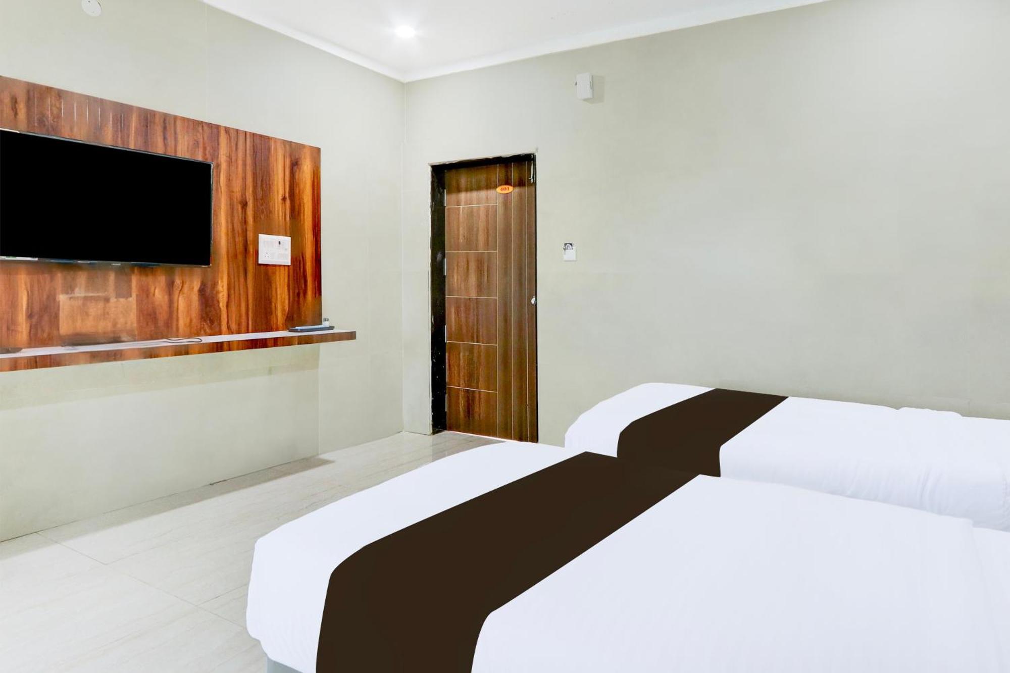 Hotel O Pr Grand Khammam Exteriér fotografie