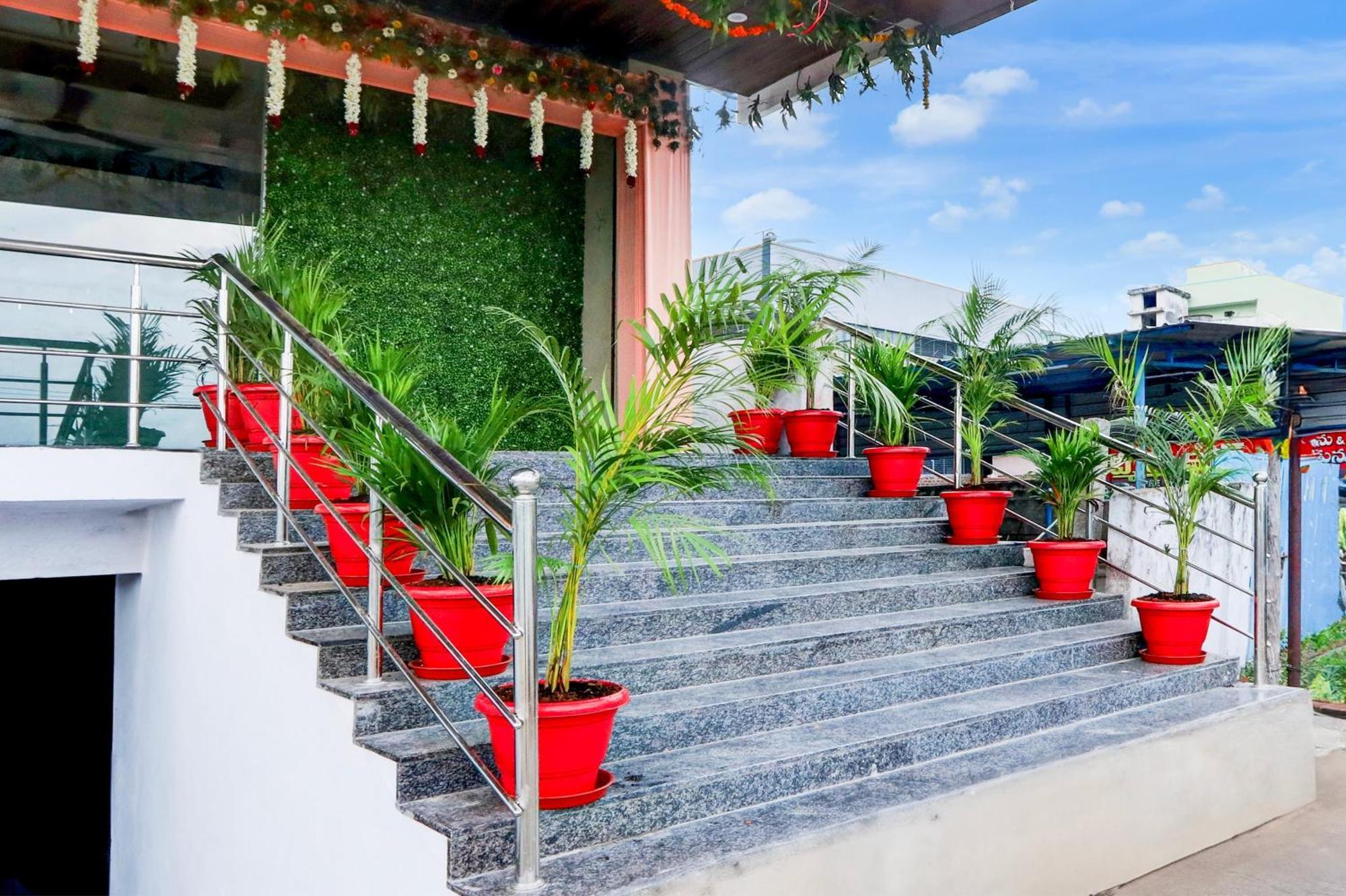 Hotel O Pr Grand Khammam Exteriér fotografie