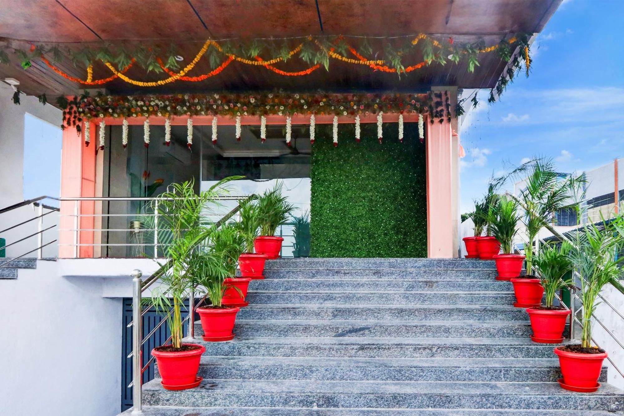 Hotel O Pr Grand Khammam Exteriér fotografie