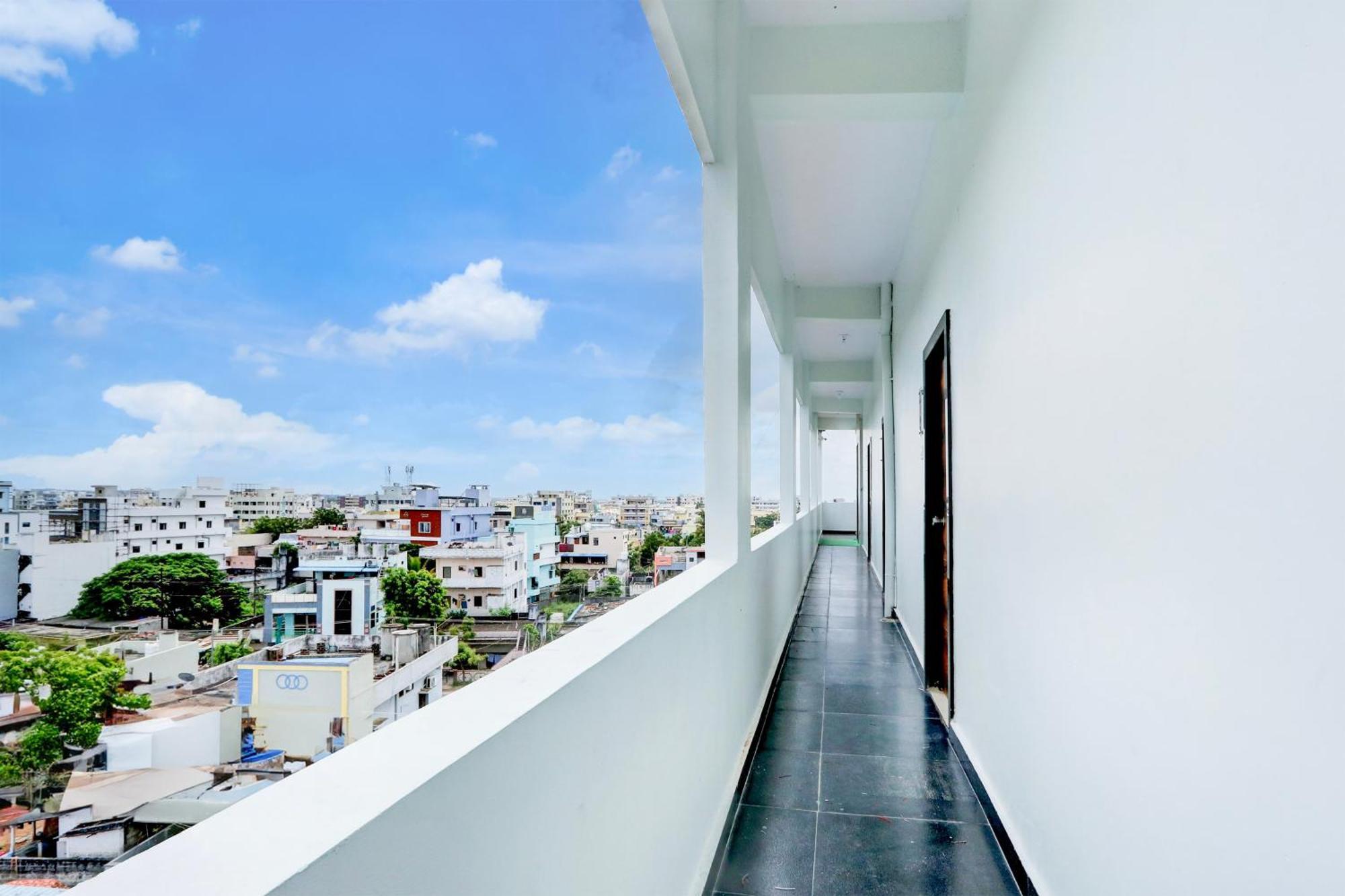Hotel O Pr Grand Khammam Exteriér fotografie