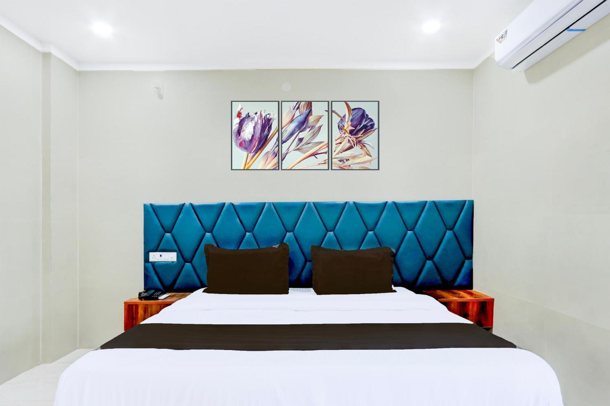 Hotel O Pr Grand Khammam Exteriér fotografie