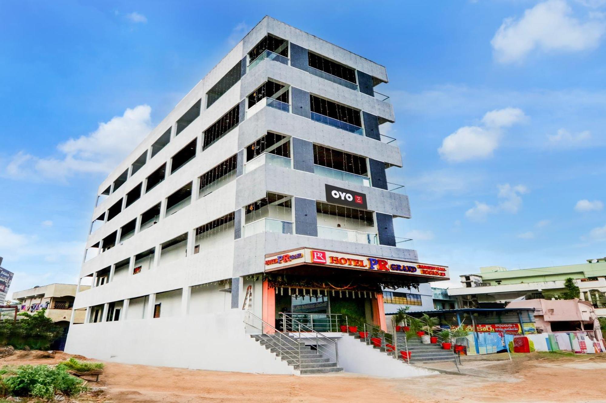 Hotel O Pr Grand Khammam Exteriér fotografie
